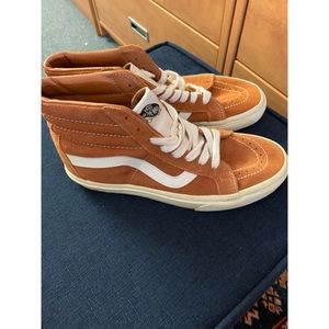 HARDLY WORN HIGH TOP VANS